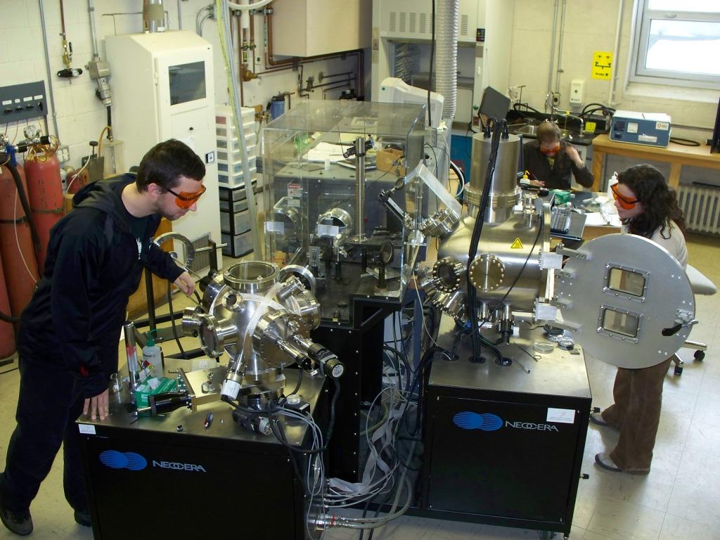 Photo du laboratoire d'épitaxie avancée par ablation laser